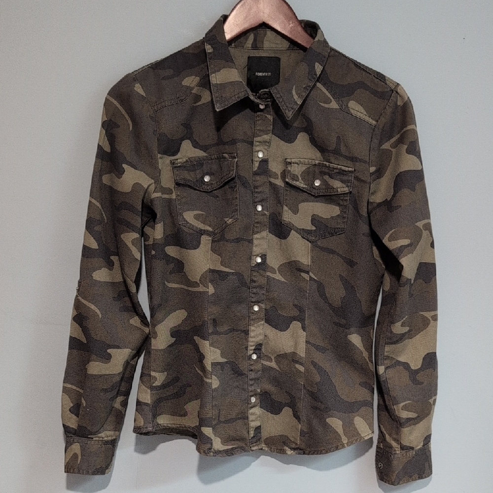 Forever 21 Women's Camouflage Jacket Size Medium